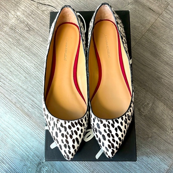 Black and white flats - Picture 3 of 4